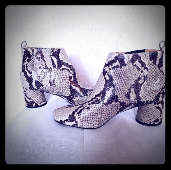 Marc Jacobs Ankle Boot, Size 6 - Picture 4 of 8